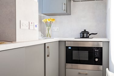 Sea View Studio at Oldway Centre, 39 High Street, City Centre, Swansea, SA11LA - Image 5